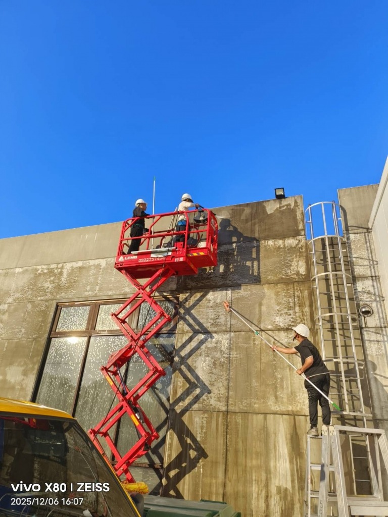 台中太平區星巴克外牆清洗